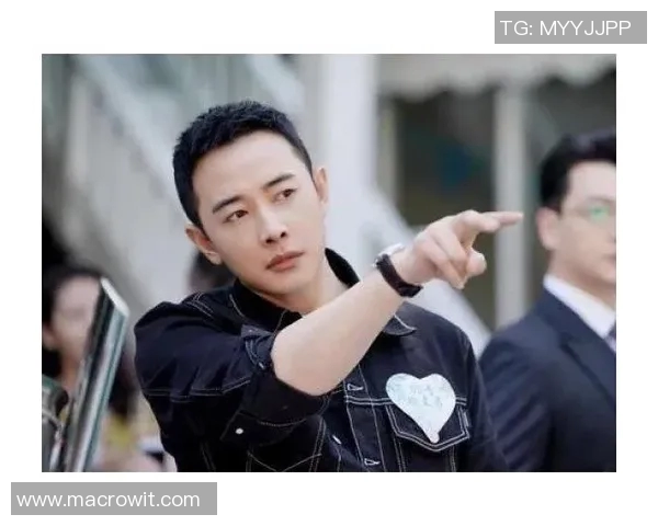 足球明星父子同框高清瞬间展现亲情与运动激情