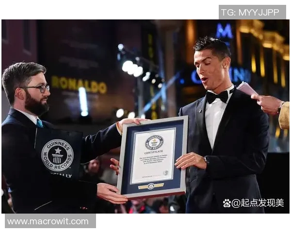 足球场上的传奇解说员揭秘明星球员背后的故事与激情瞬间